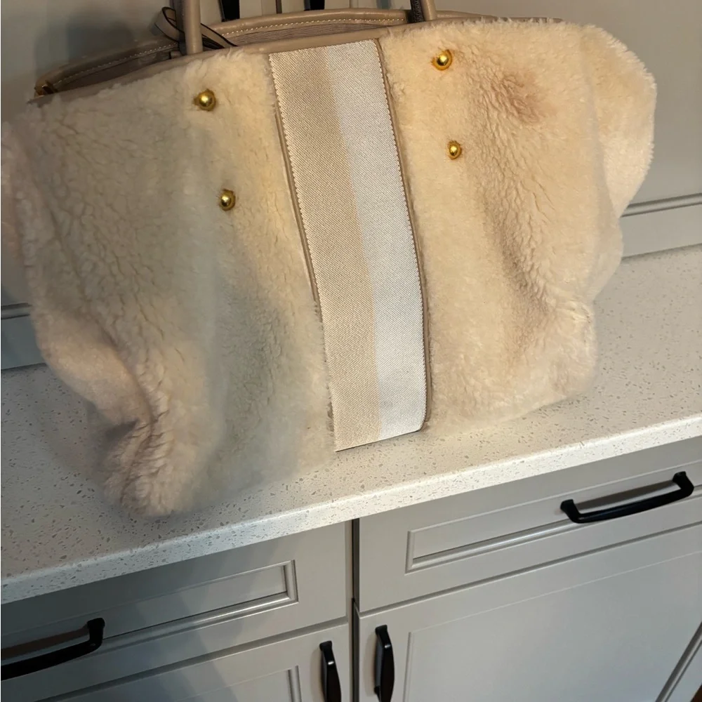 Kate Spade Everything racing stripe faux shearling large tote bag - Picture 9 of 10